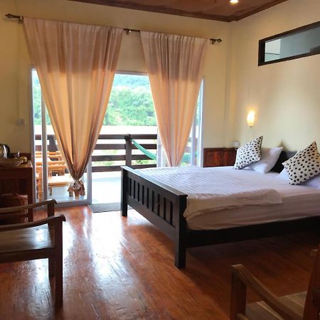 Riverview Bungalows & Gh Muang Ngoi Exteriör bild