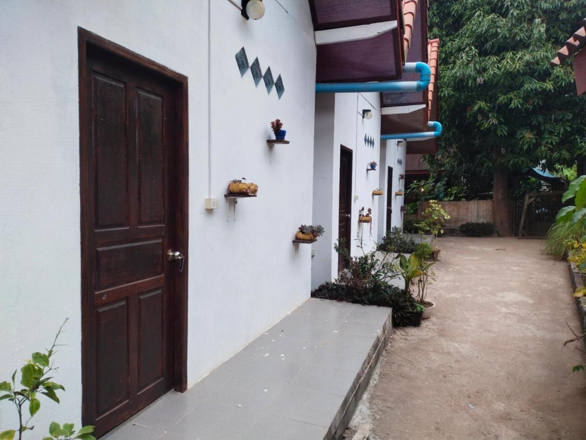 Riverview Bungalows & Gh Muang Ngoi Exteriör bild
