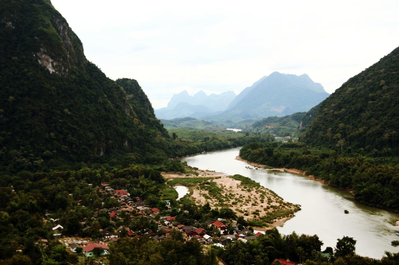 Riverview Bungalows & Gh Muang Ngoi Exteriör bild