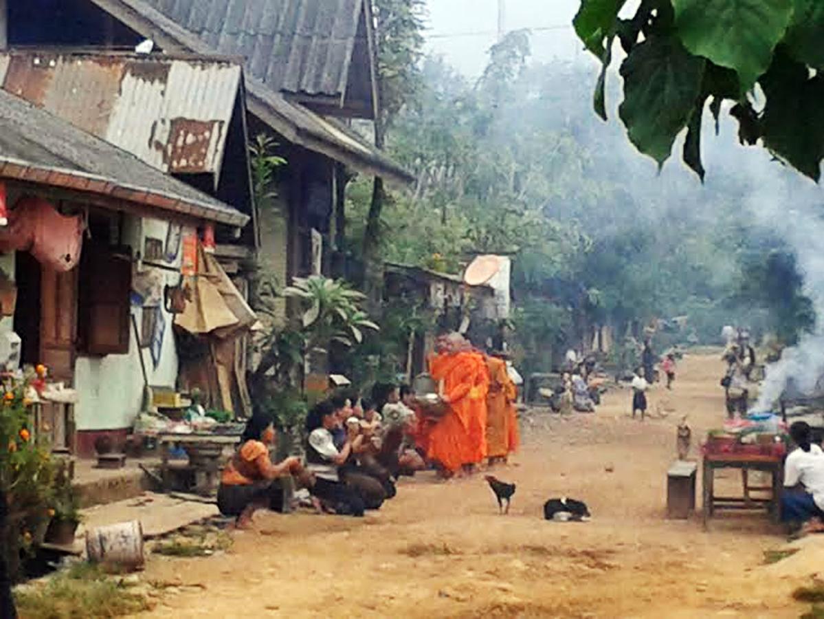 Riverview Bungalows & Gh Muang Ngoi Exteriör bild