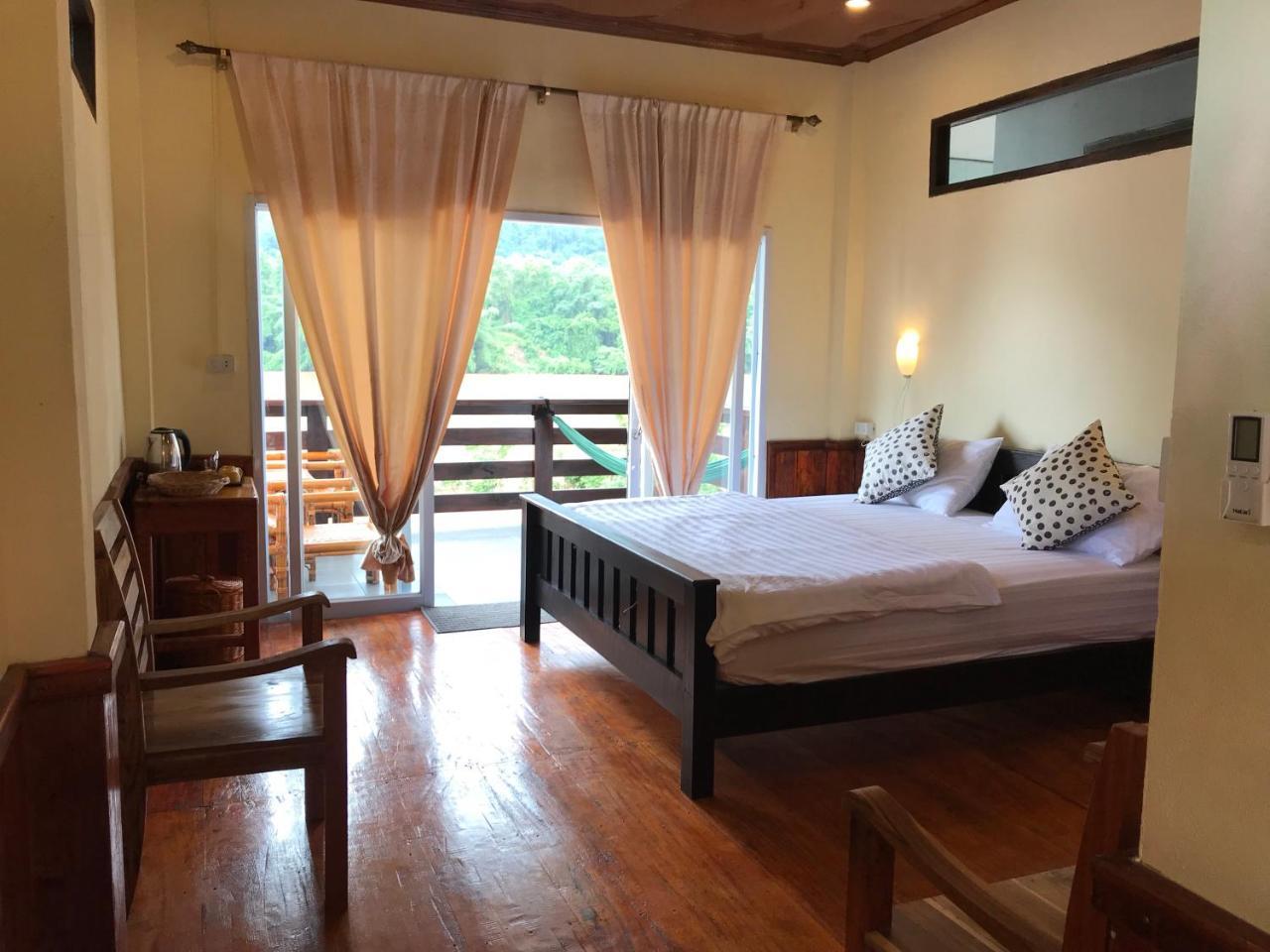 Riverview Bungalows & Gh Muang Ngoi Exteriör bild