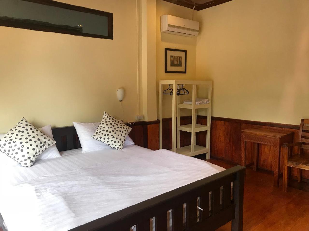 Riverview Bungalows & Gh Muang Ngoi Exteriör bild